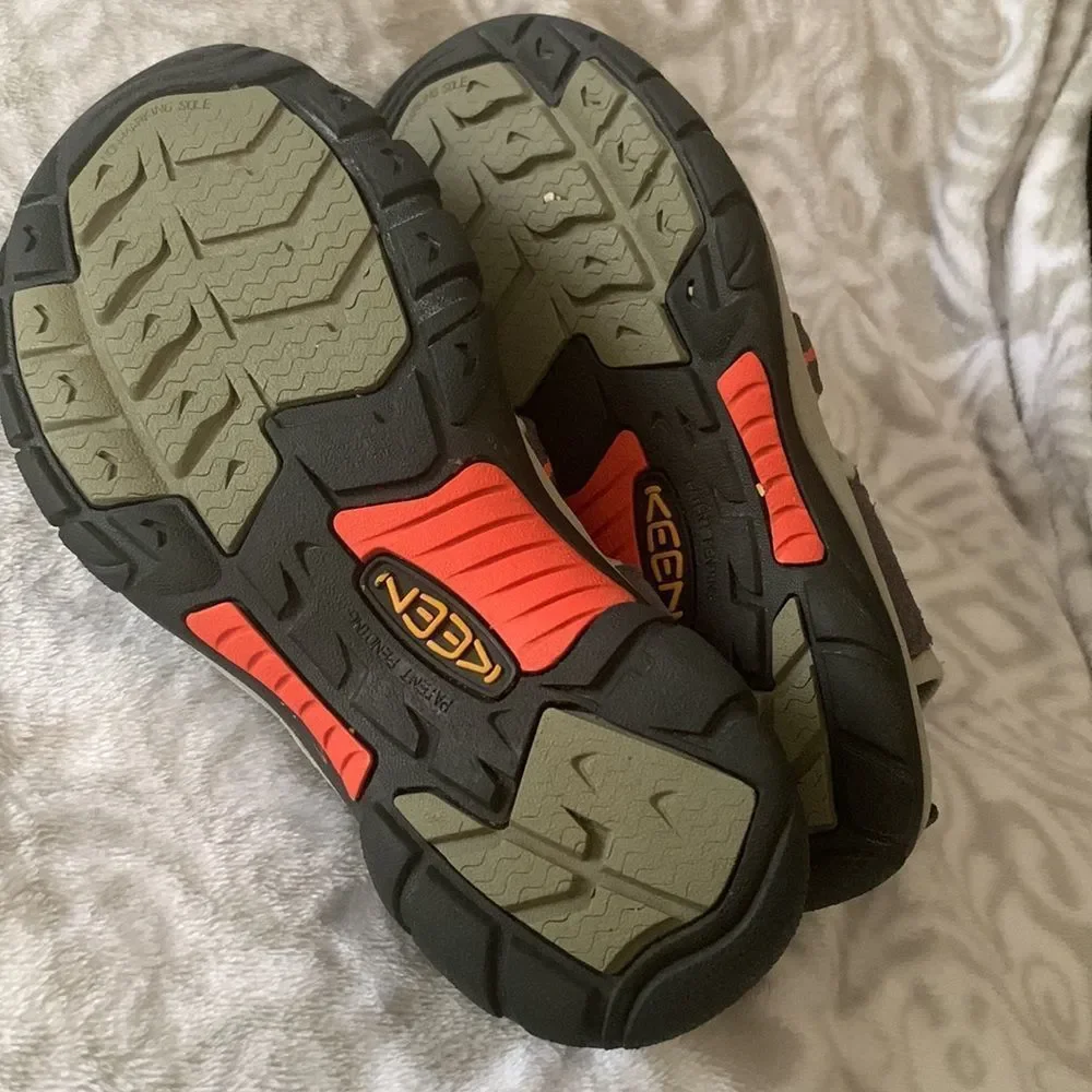 KEEN  anatomic sandals - Picture 9 of 12